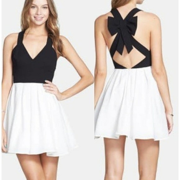 En Creme Black White Fit & Flare Mini Dress Small Cutout Back Ribbon Detail Chic - Picture 1 of 5